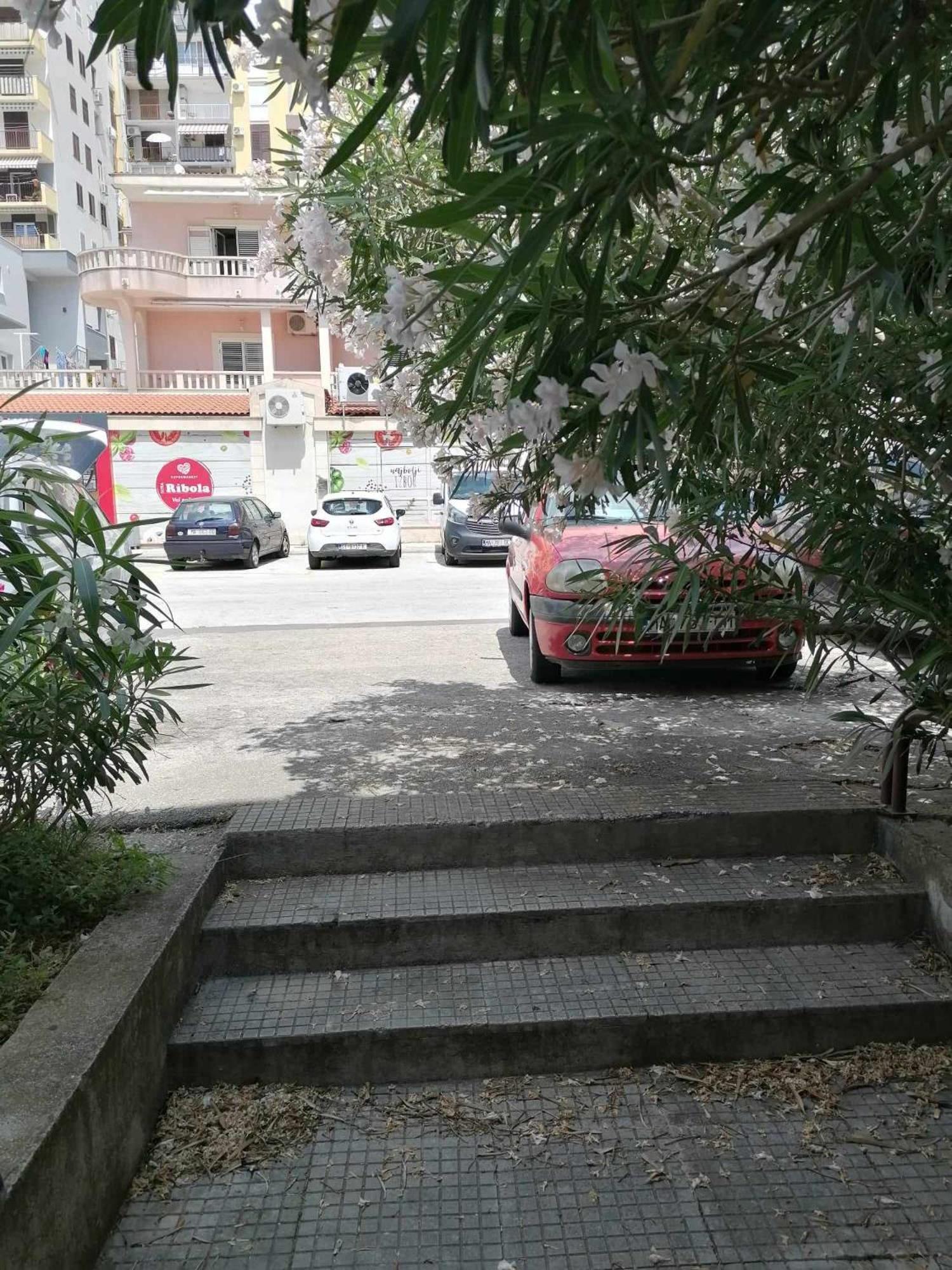 Apartment Lukas Galileo Izuzetan Makarska Exterior photo